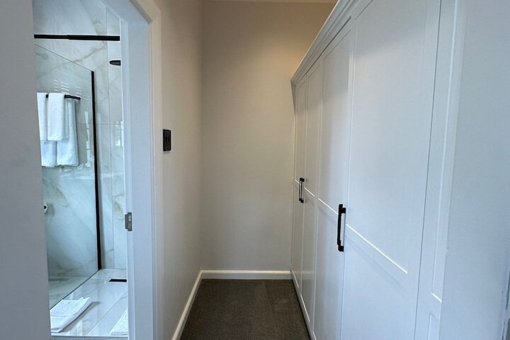 Room 7 of 107