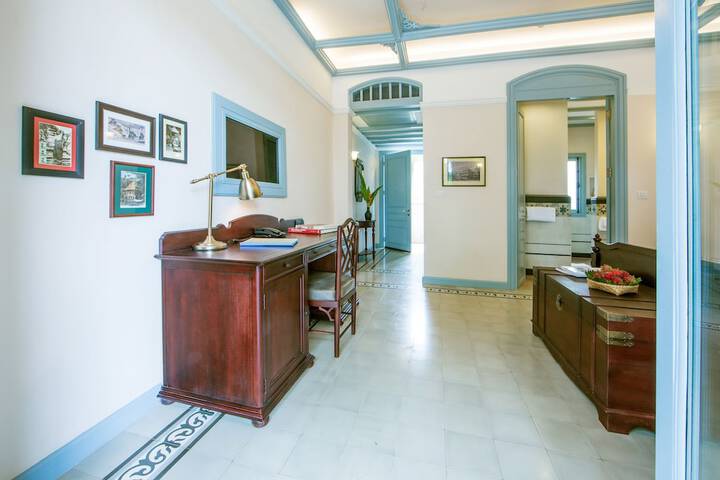 Room 7 of 48