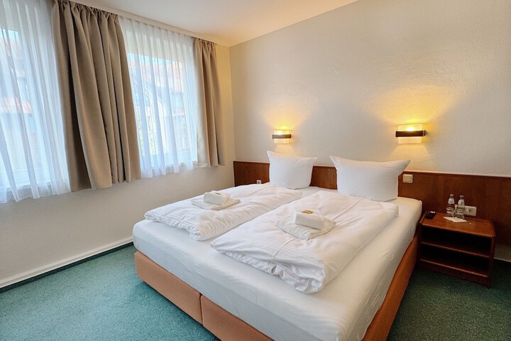 Room 8 of 36
