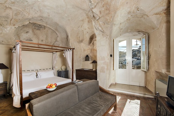 Room 14 of 150