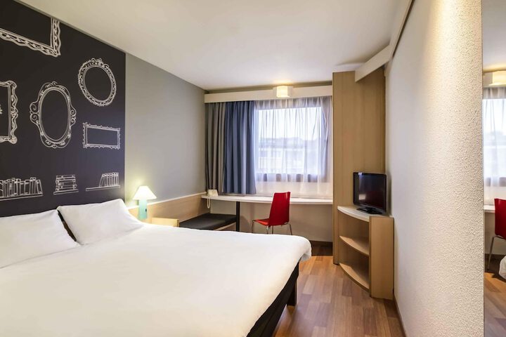 Room 14 of 32