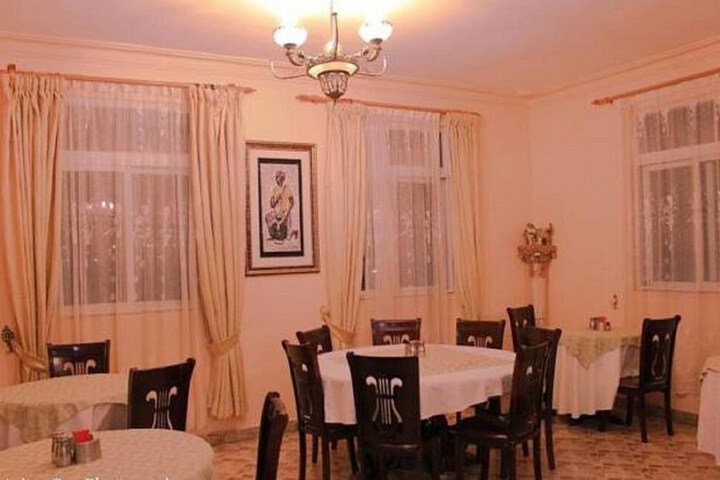 Dining 8 of 10