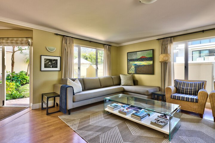 Lounge 87 of 132