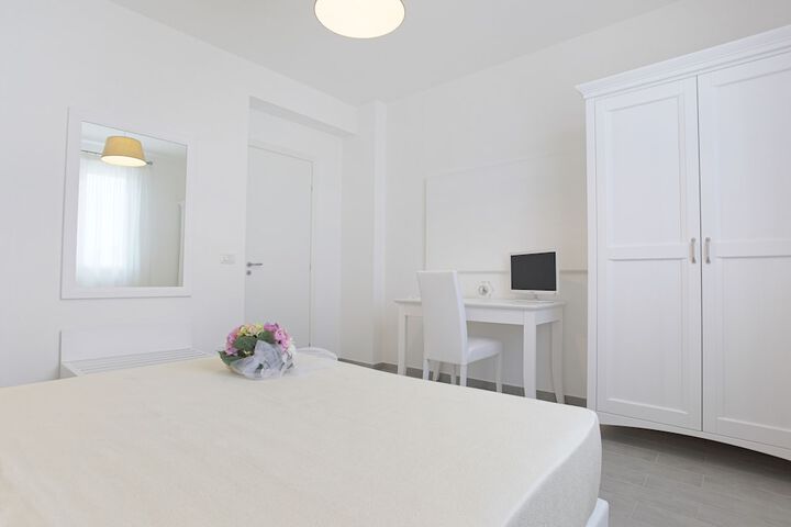 Room 15 of 60