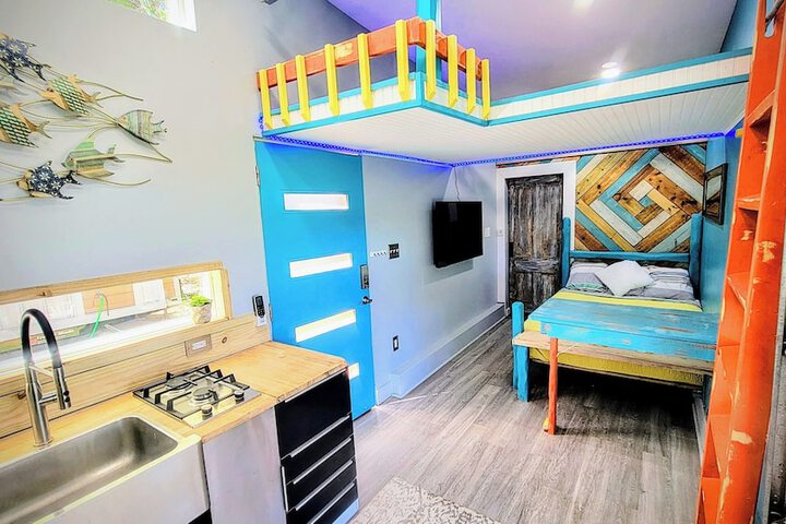 Room 6 of 172