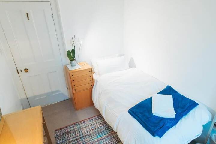 Room 4 of 124