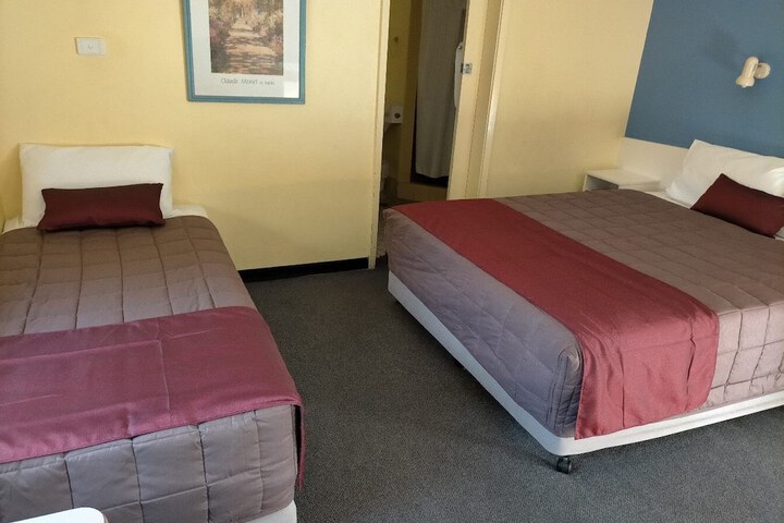 Room 11 of 34