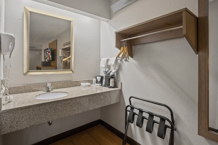 Room 16 of 27