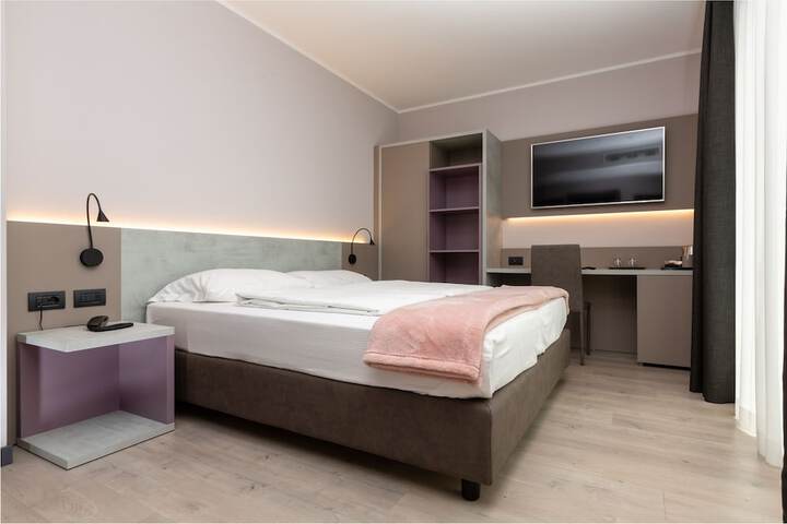 Room 9 of 62
