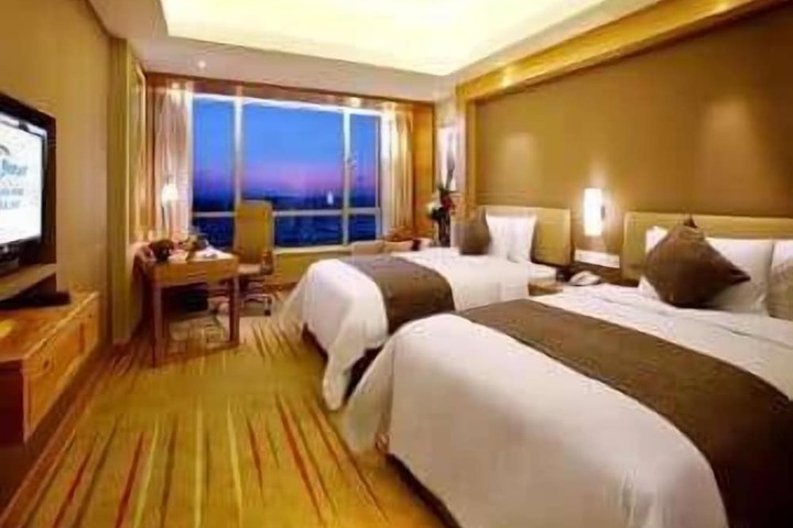 Room 6 of 18
