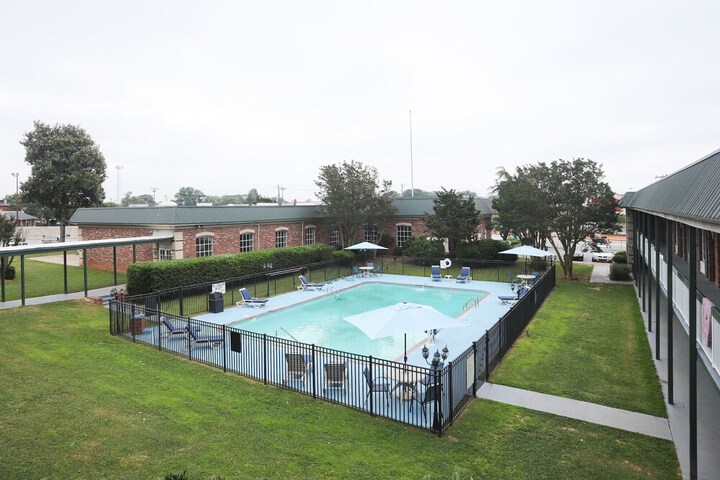 Pool 7 of 11