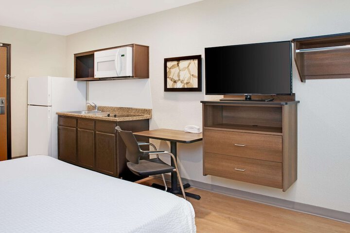 Queen Bed Accessible (3 of 14)