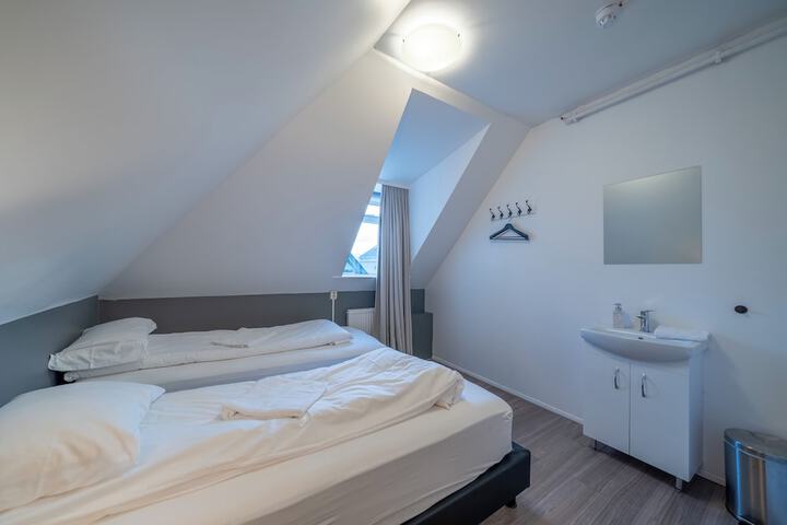 Room 70 of 97