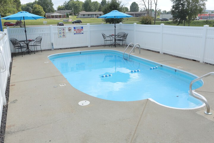 Pool 16 of 25