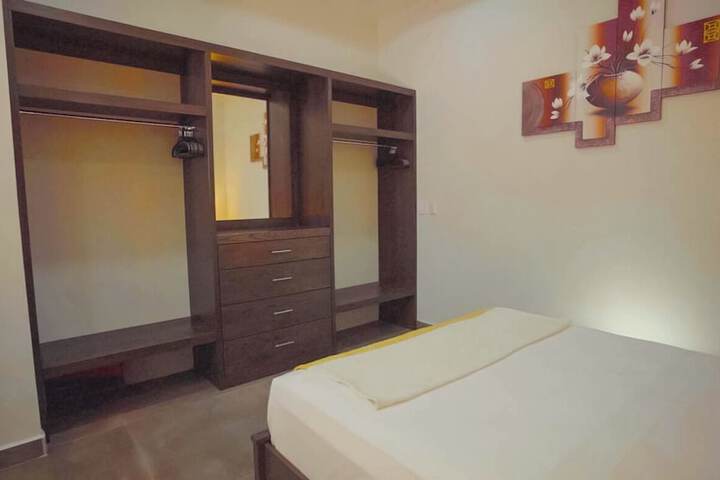Room 4 of 40
