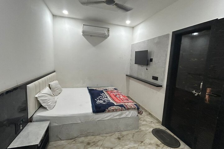 Room 7 of 26