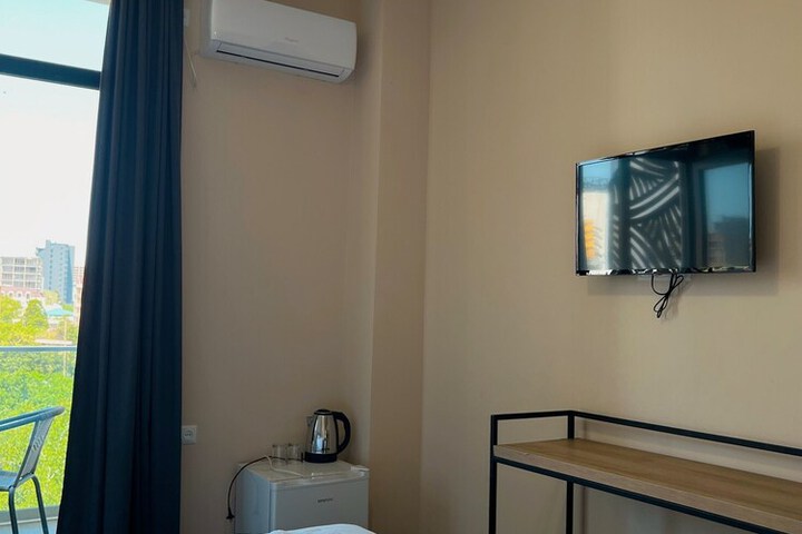 Room 5 of 25