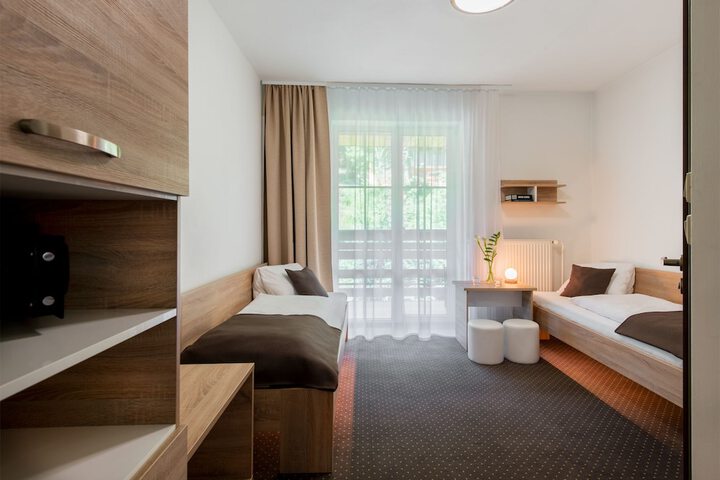 Room 4 of 49