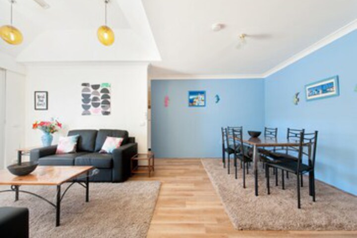 Room 4 of 11