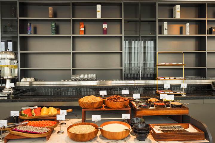 Breakfast/Coffee Service 72 of 100