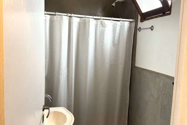 Room 35 of 104