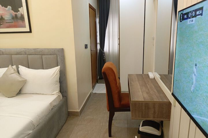 Room 42 of 77