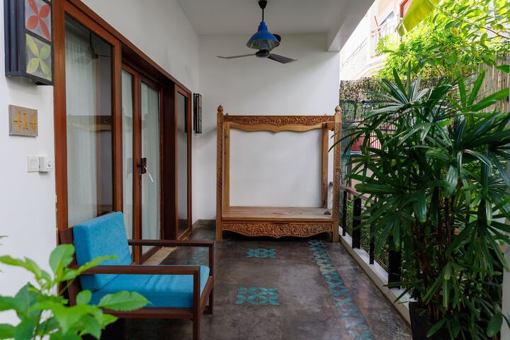 Lounge 50 of 67