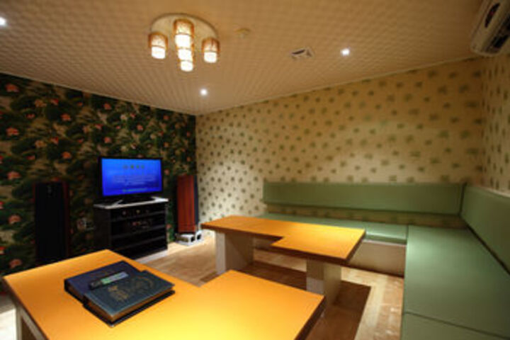 Room 33 of 49