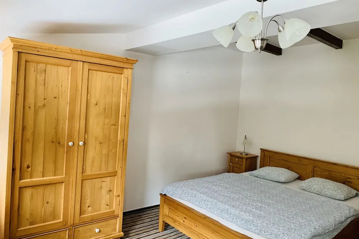 Room 2 of 18