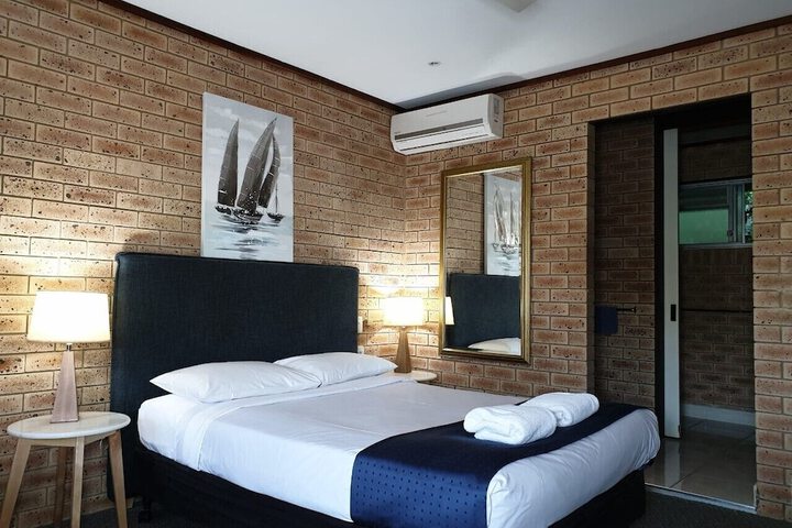 Room 10 of 24