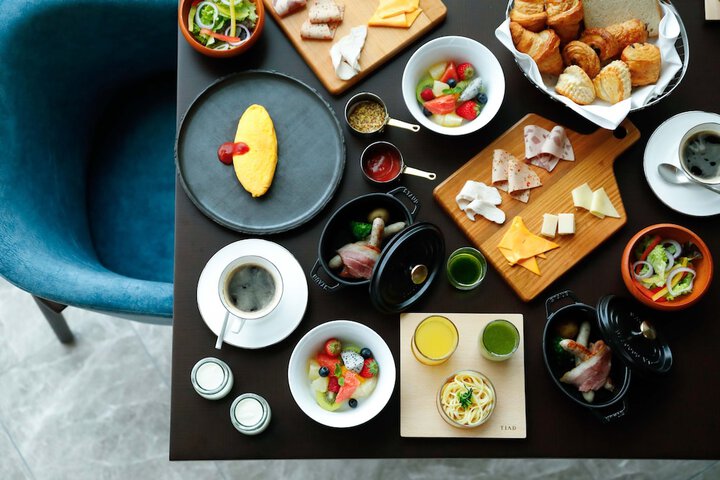 Dining 80 of 98