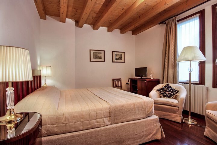 Room 3 of 17