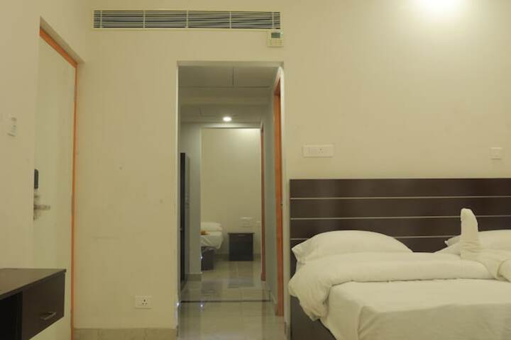 Room 7 of 12