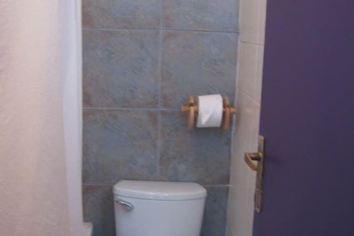 Room 6 of 12