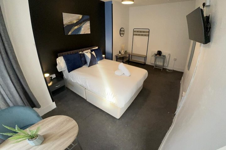 Room 15 of 38