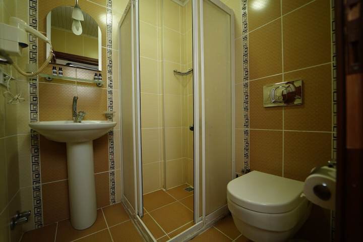 Room 9 of 48