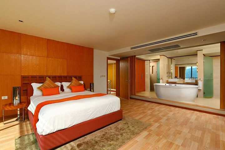 Room 17 of 144
