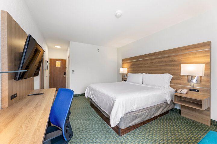 Room 44 of 125