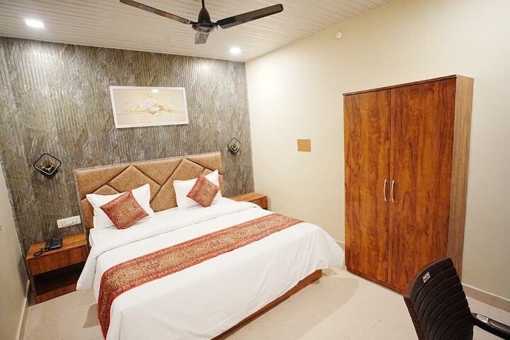 Room 3 of 15