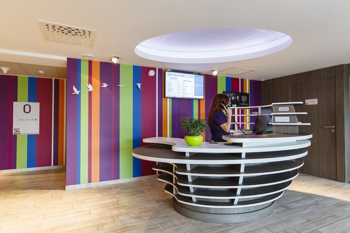 Check-in/check-out kiosk