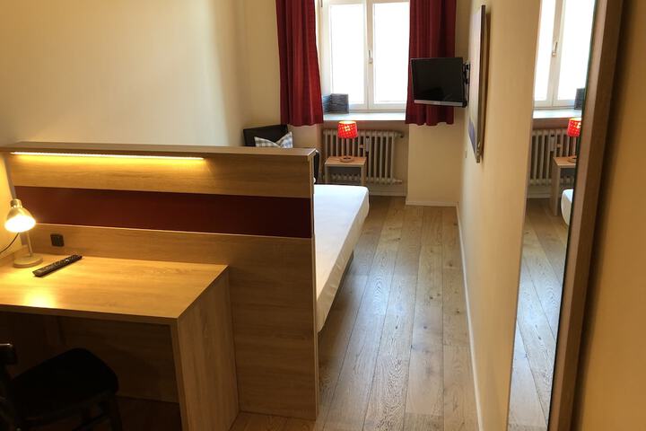 Room 14 of 36