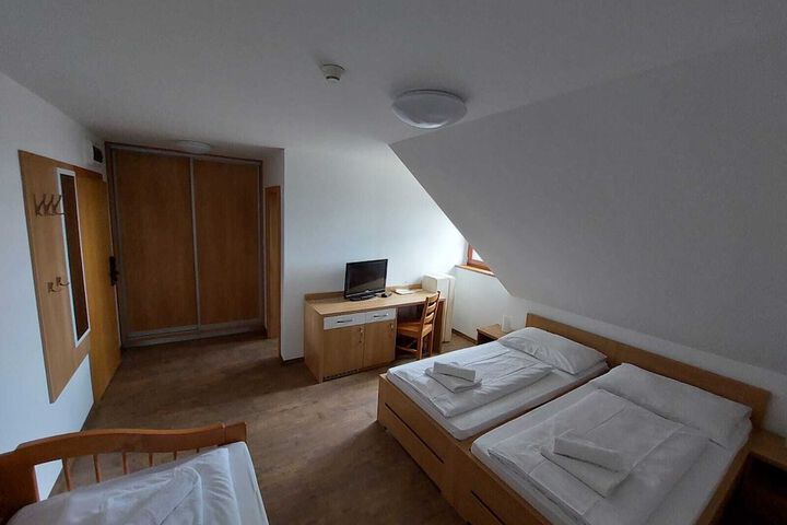 Room 5 of 68