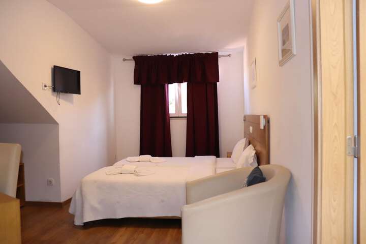 Room 52 of 113