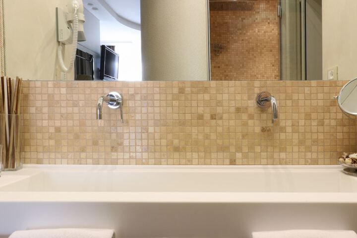 Deep soaking bathtub