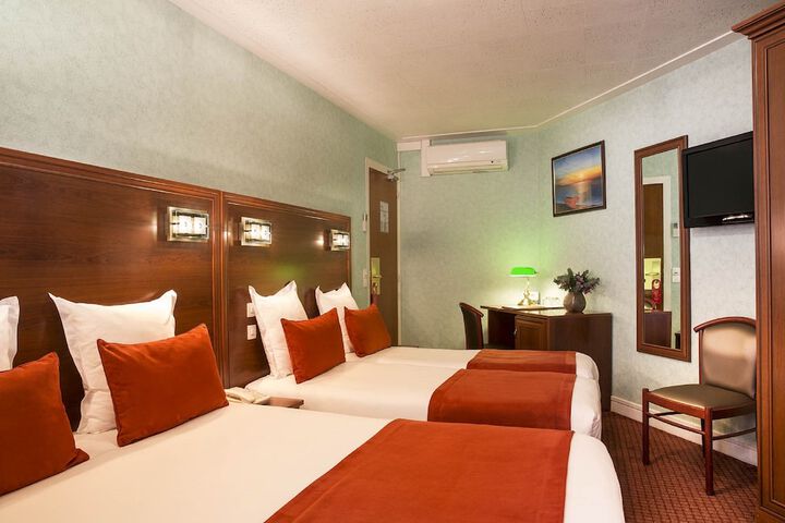 Room 17 of 46