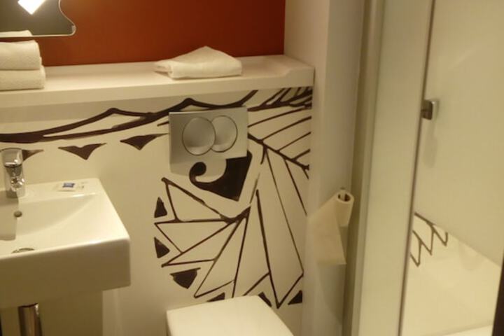 Room 10 of 21