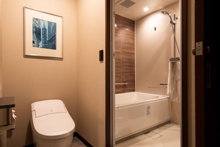 Room 13 of 28