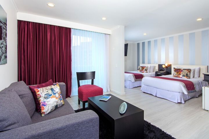 Room 6 of 67