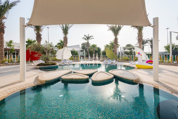 Pool 115 of 263
