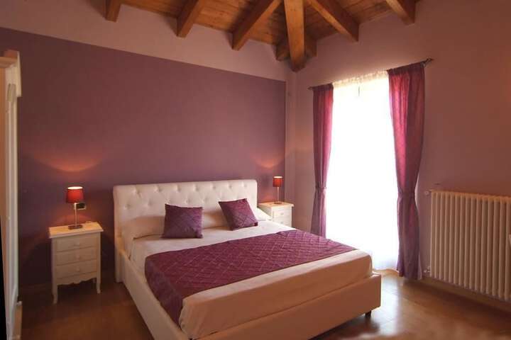 Room 3 of 34